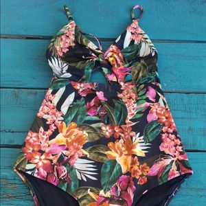 Tropical 🌴 Floral 🌺 Printed One-piece Swimsuit